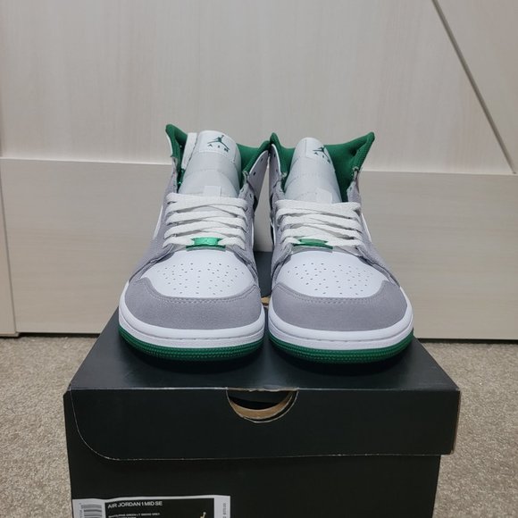 Air Jordan 1 Mid SE - Picture 1 of 2